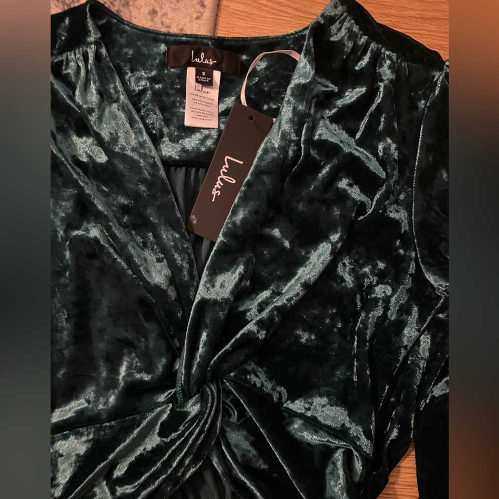 Lulus Emerald Green Crushed Velvet Twist-Front Long Sleeve Crop Top NWT Size S - Picture 11 of 12